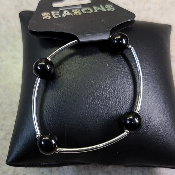 Bracelet silver tone /Black beads stretch small - Picture 1 of 4